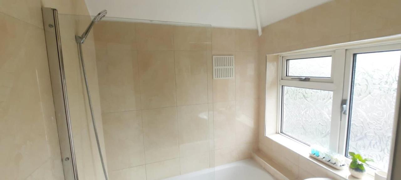 Stylish And Homey 3 Bedroom House With Free Parking & Wi-Fi Minworth Екстериор снимка
