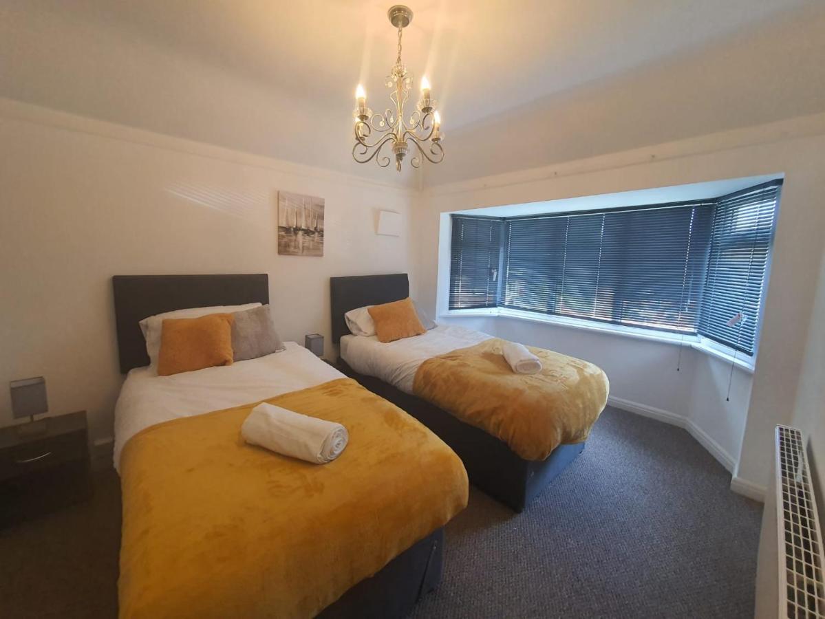 Stylish And Homey 3 Bedroom House With Free Parking & Wi-Fi Minworth Екстериор снимка