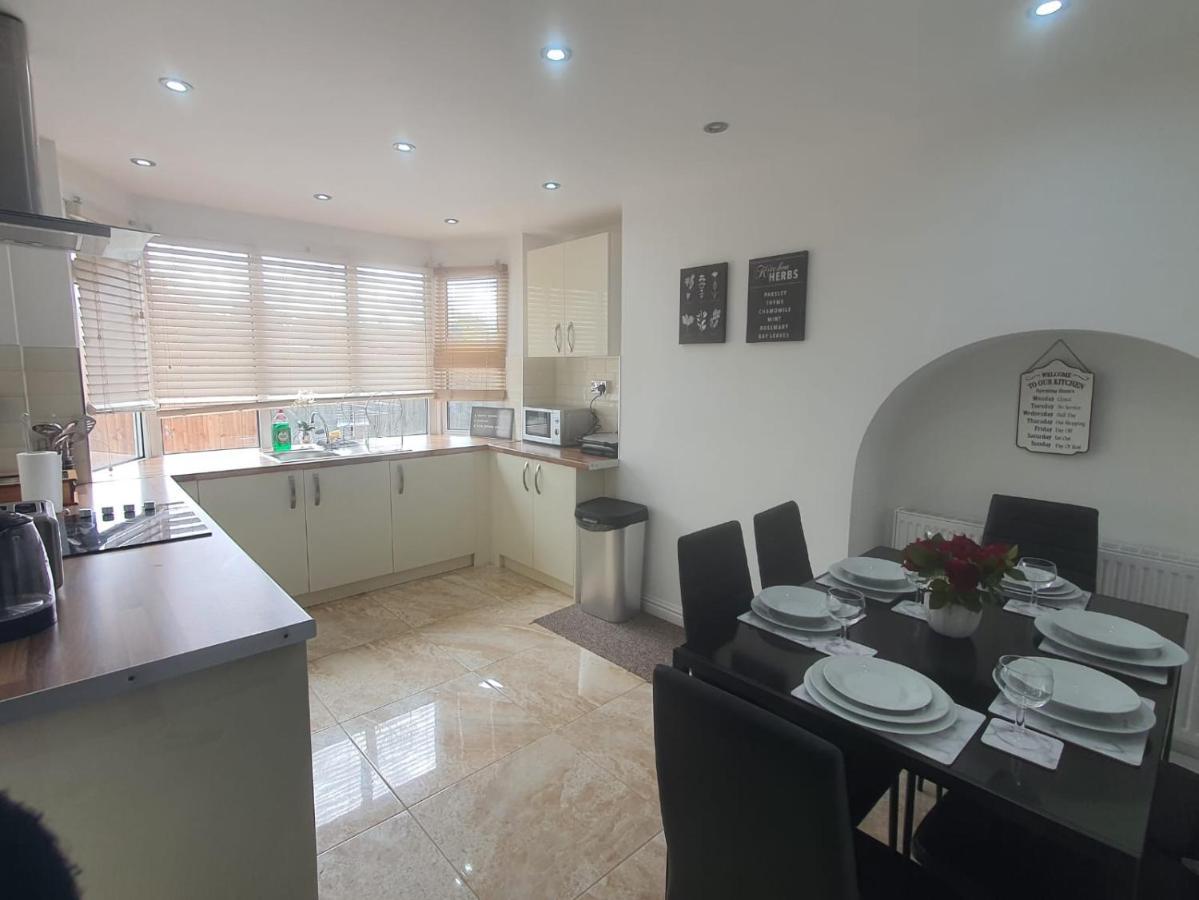 Stylish And Homey 3 Bedroom House With Free Parking & Wi-Fi Minworth Екстериор снимка