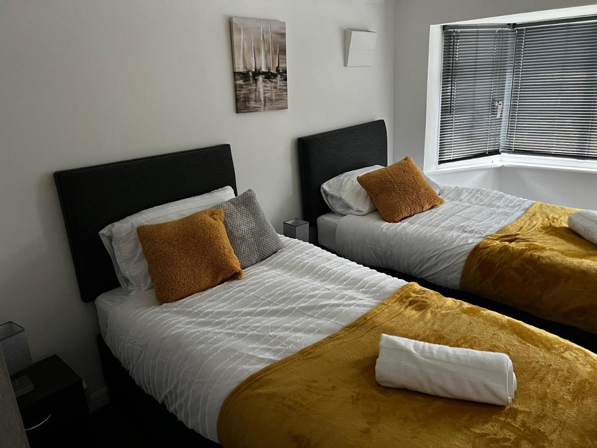 Stylish And Homey 3 Bedroom House With Free Parking & Wi-Fi Minworth Екстериор снимка