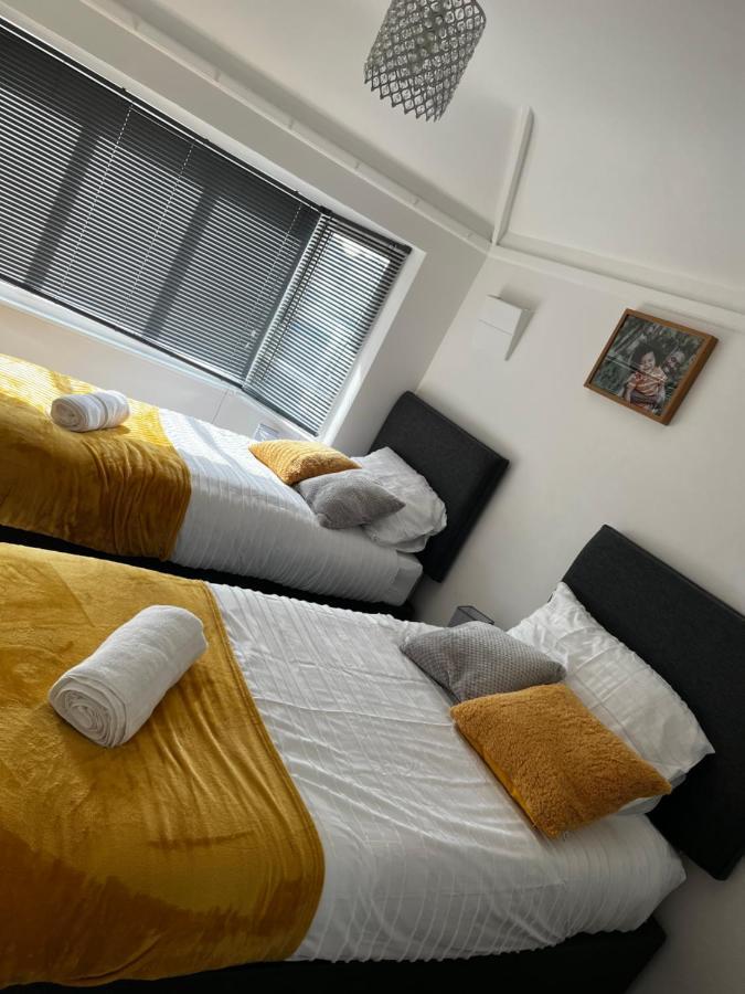 Stylish And Homey 3 Bedroom House With Free Parking & Wi-Fi Minworth Екстериор снимка